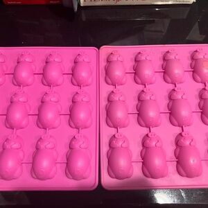 Piggy Pop Silicone Baking Pans (Set of 2) – Good Condition, Super Bowl Ready!